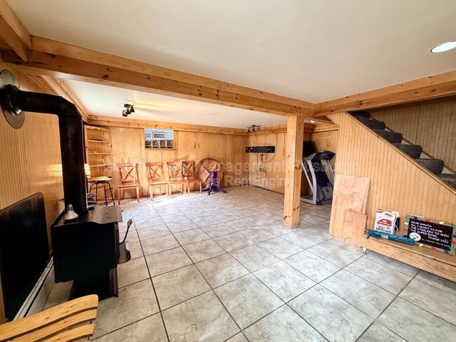 Building Photo - 521 Farnsworth St