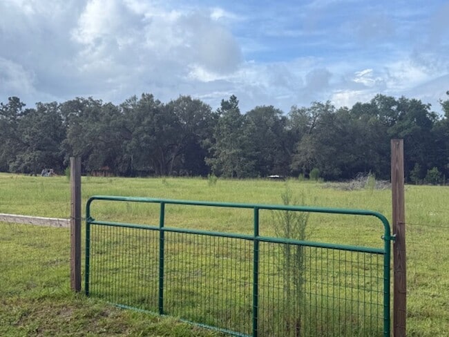 Building Photo - Farm House w/pastures For Lease