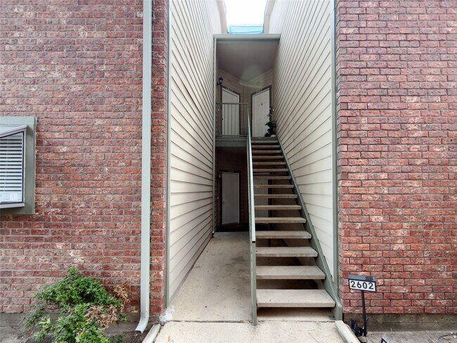 Building Photo - 6500 Harbor Town Dr