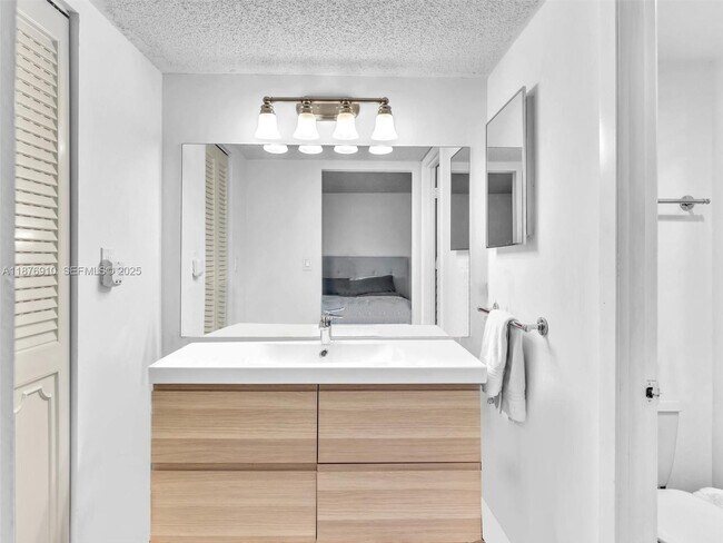 Building Photo - 20401 NE 30th Ave