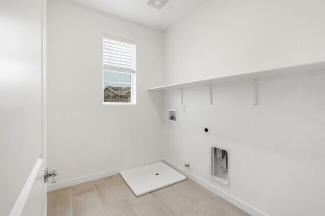 Building Photo - BRAND NEW BUILD 3000SQFT HOUSE FOR RENT