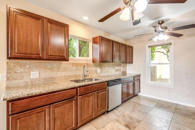 Building Photo - 703 Orion Dr