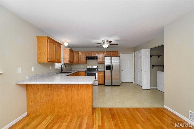 Building Photo - Amazing 4 bedroom 3.5 Bath house