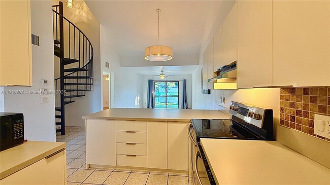 Building Photo - 6969 SW 36th Dr