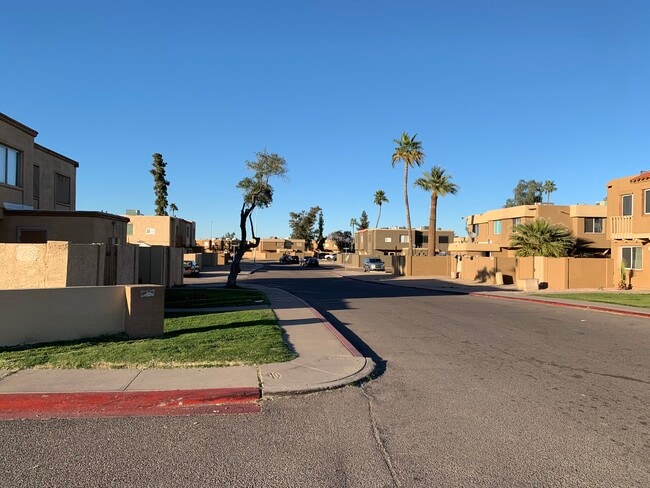 Building Photo - 4645 E Wood St