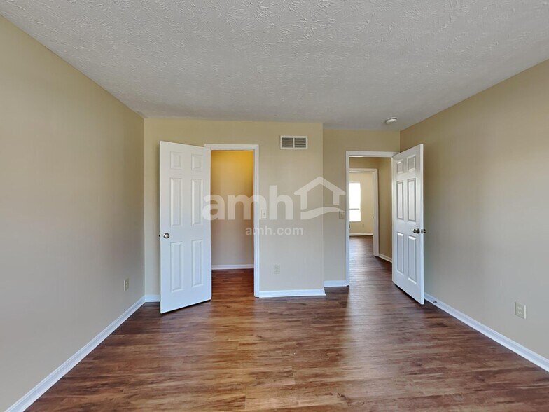 Building Photo - 5143 Christopher Dr