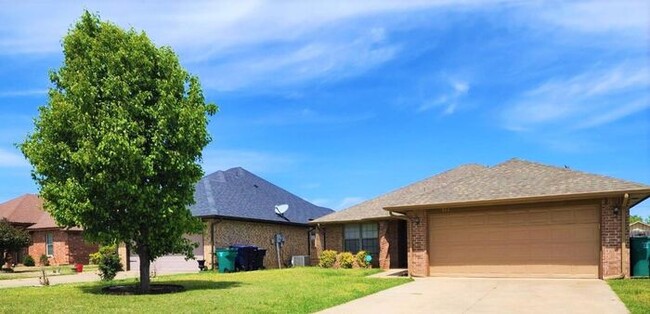 Building Photo - 3 Bed 2 Bath 2 Car Garage in College Park ...