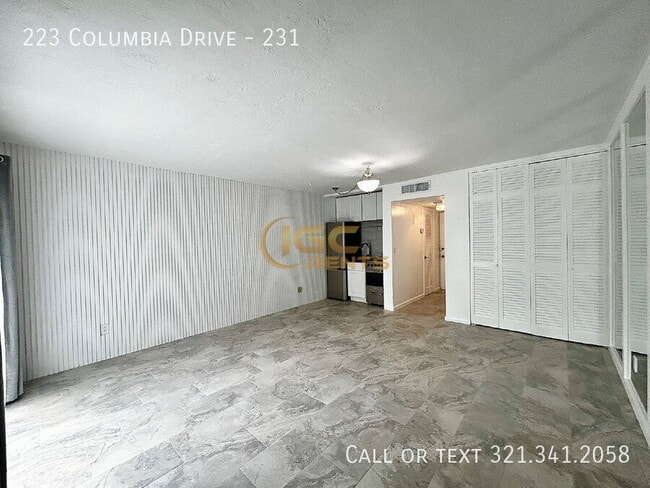 Building Photo - 223 Columbia Dr