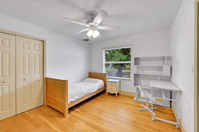 Building Photo - 6419 NW 99th Dr