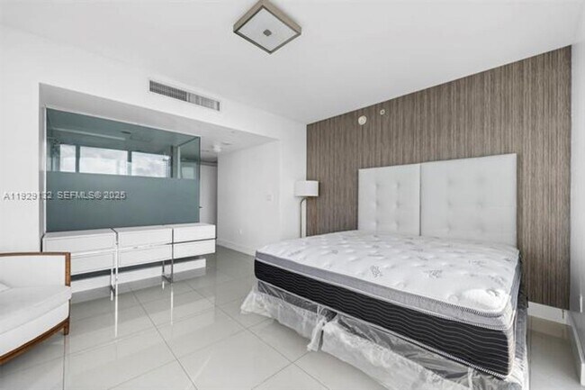 Building Photo - 92 SW 3rd St