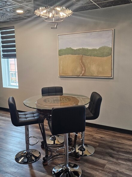 Building Photo - 223 Main St