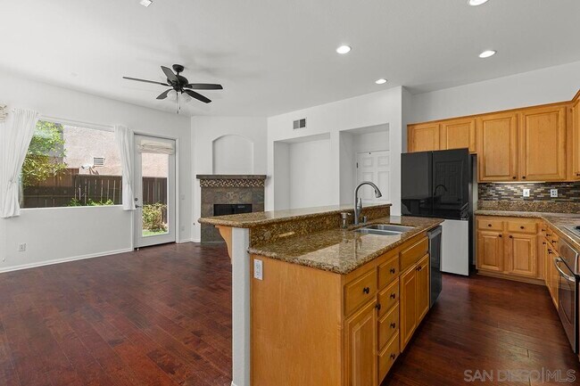 Building Photo - 11370 W San Raphael