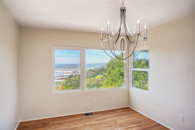 Building Photo - Modern 2 bedroom 2 bath home in Kensington Heights!