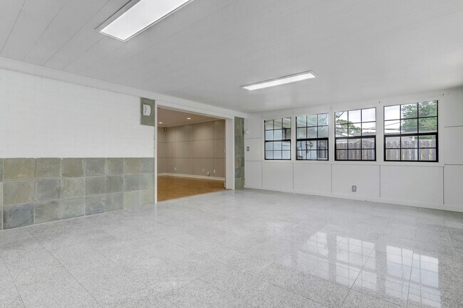 Building Photo - 5419 Dumfries Dr