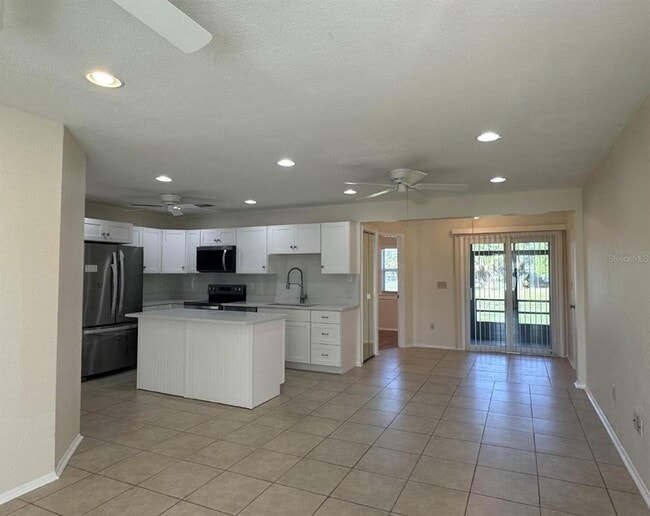 Building Photo - 5439 Kenwood Dr