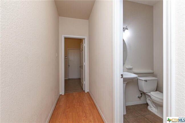 Building Photo - 2122 Modoc Dr
