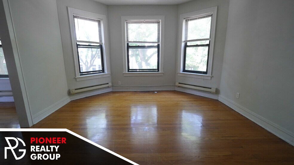 Building Photo - 1129 W Oakdale Ave