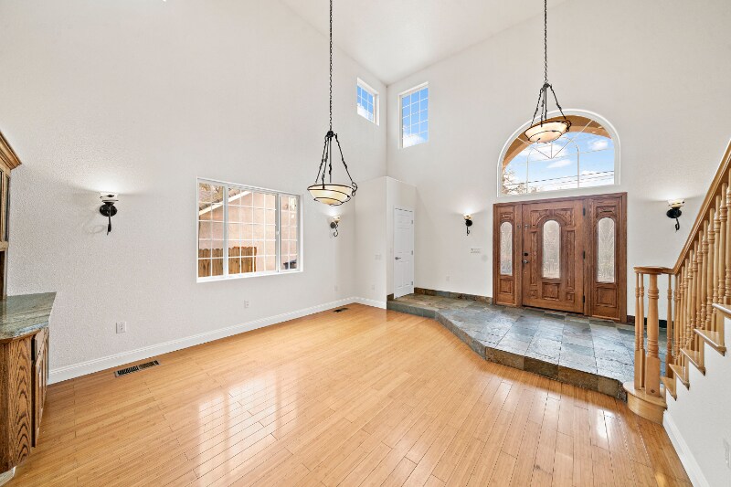 Building Photo - 8661 Elm Ave