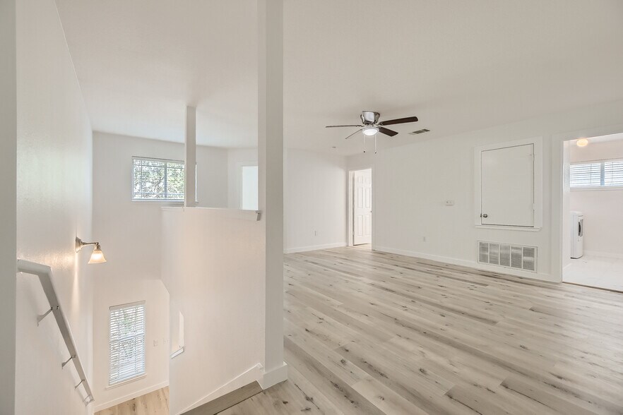 Building Photo - 1721 Poppy Seed Ln