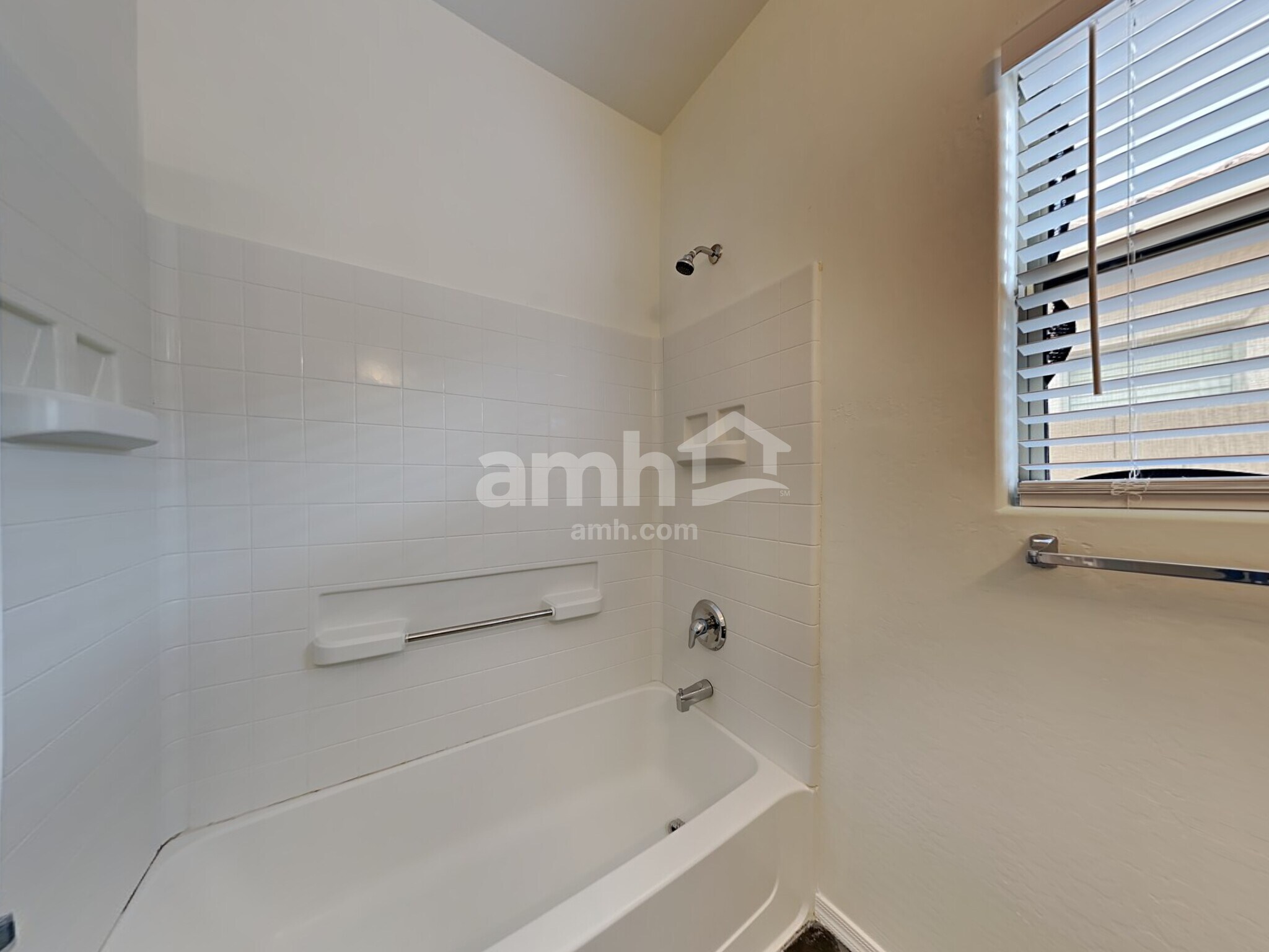 Building Photo - 8829 W Hilton Ave