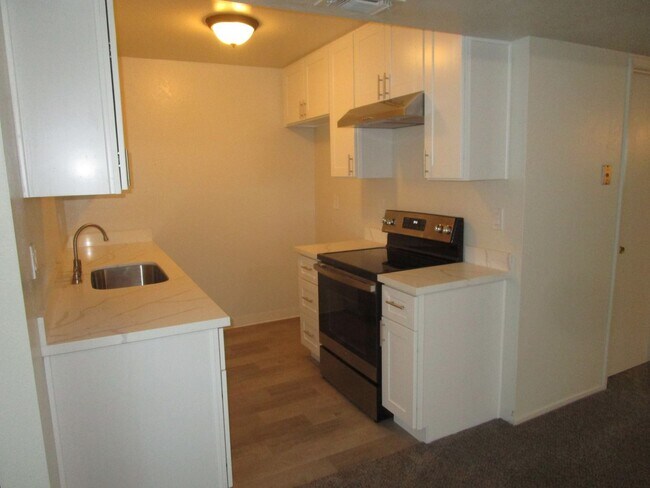 Building Photo - 184 Woodbury Cir