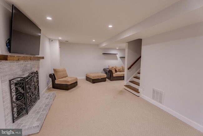 Building Photo - 308 Old Court House Rd NE