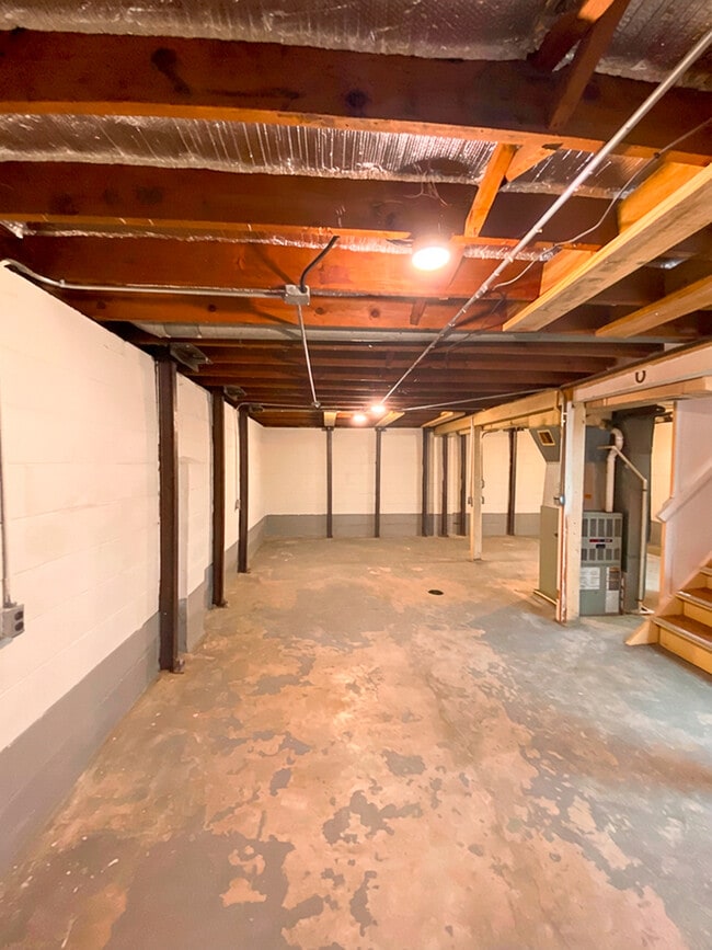 Building Photo - 205 Hickory Ave