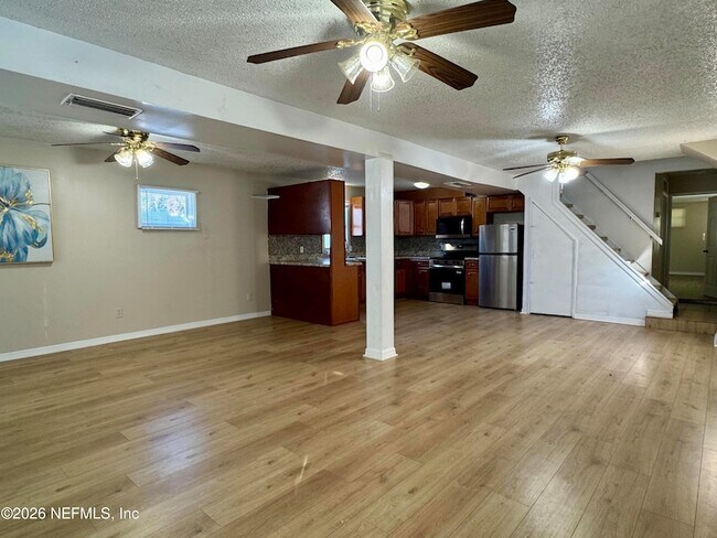 Building Photo - 2057 Glen Gardner Dr