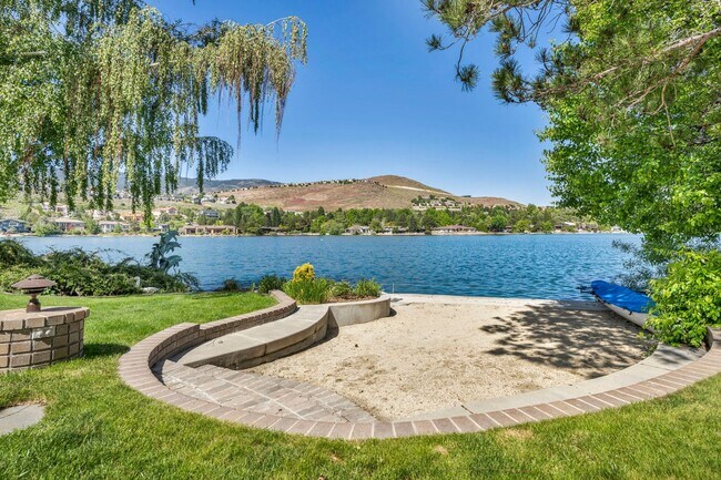 Building Photo - LAKEFRONT LUXURY ON LAKE STANLEY | FULLY FURNISHED + UTILITIES INCLUDED IN GUARDED LAKERIDGE SHORES