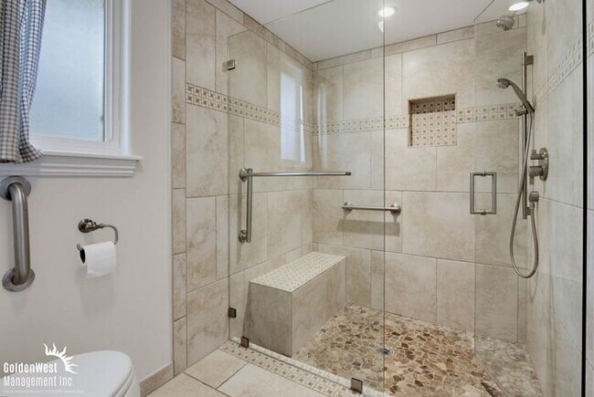 Building Photo - Spacious 3Bdm 2Ba Home Near Lake San Marcos!