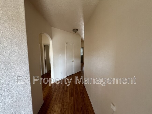 Building Photo - 2605 Sarita Ave NW