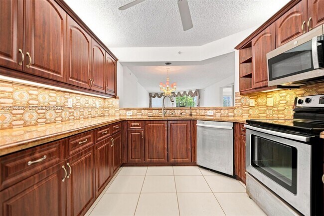 Building Photo - 7647 Granville Dr