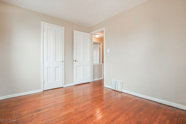 Building Photo - 257 E 250th St