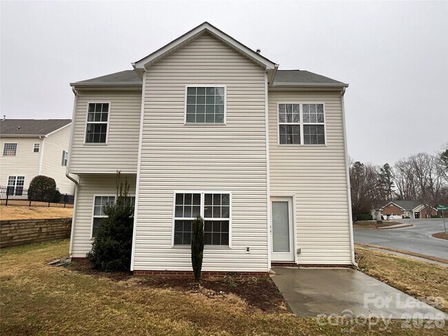 Building Photo - 2301 Trace Creek Dr