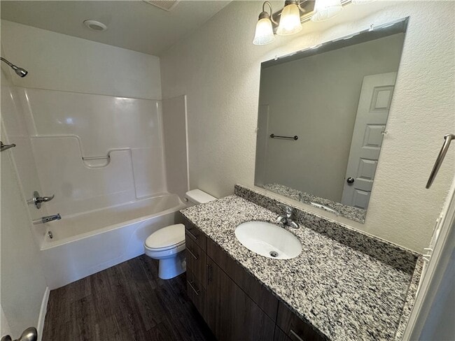 Building Photo - 1512 S Razorback Rd