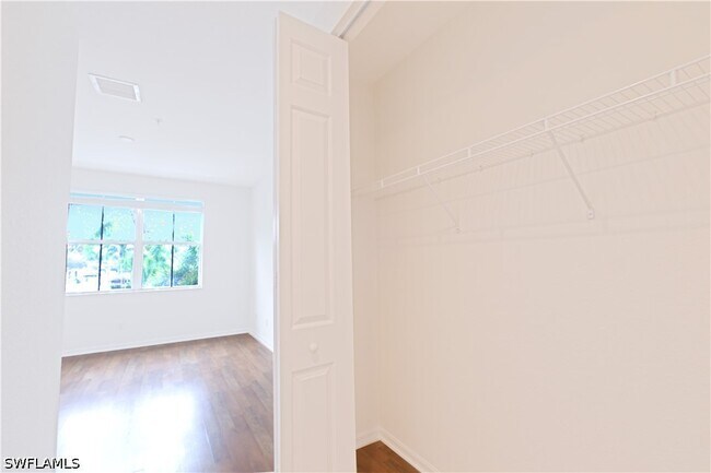 Building Photo - 1395 Mariposa Cir