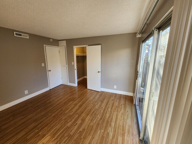 Building Photo - 2010 18th St