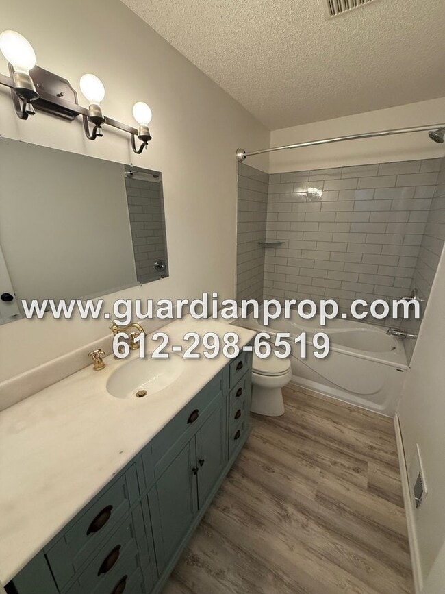 Building Photo - Woodbury Townhouse Available Now, Updated Bath, Open Floor Plan, Loft Area, Fireplace, Attached G...