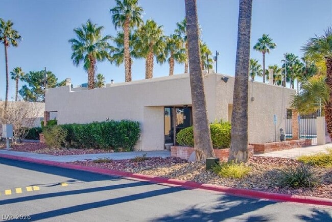 Building Photo - 2631 Aracatuba Ave