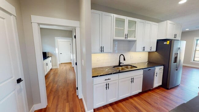 Building Photo - Upgrade to a 3-Bed, 2-Bath House with Extra Space