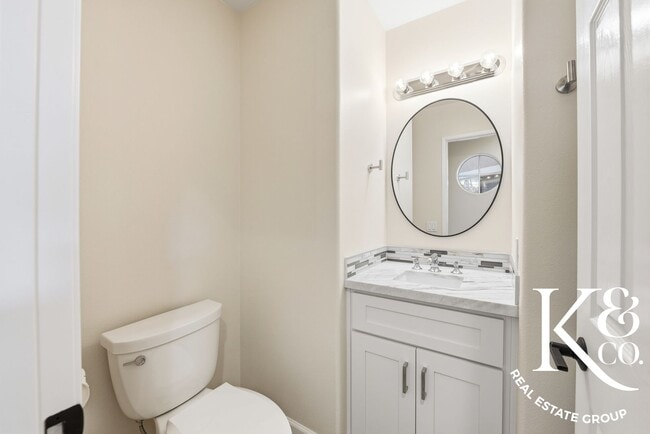 Building Photo - Relaxed Living in Oak Park with All the Up...