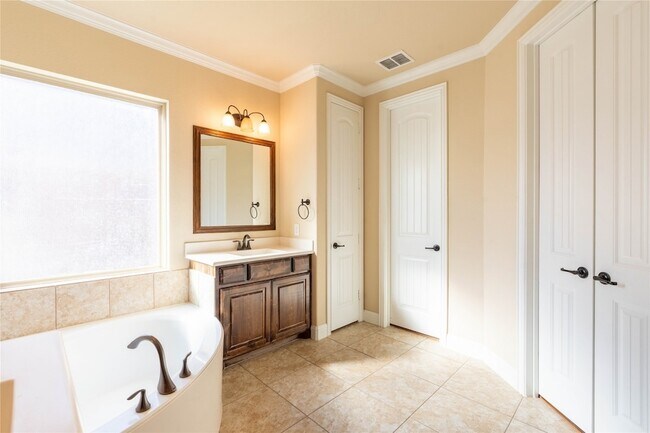 Building Photo - 9101 Waters Ln