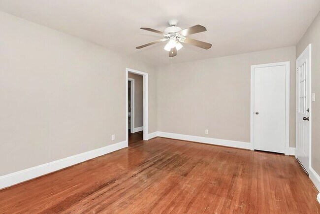 Building Photo - Charming 3BD/1BA Ranch Home