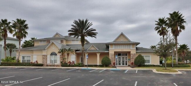 Building Photo - 8201 Green Parrot Rd