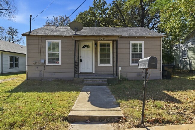 Primary Photo - 920 W Ford St