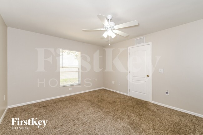 Building Photo - 2112 NE 14th Ave