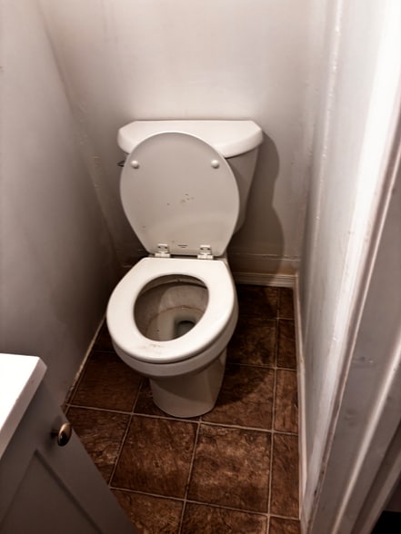 Building Photo - 5 Oak St