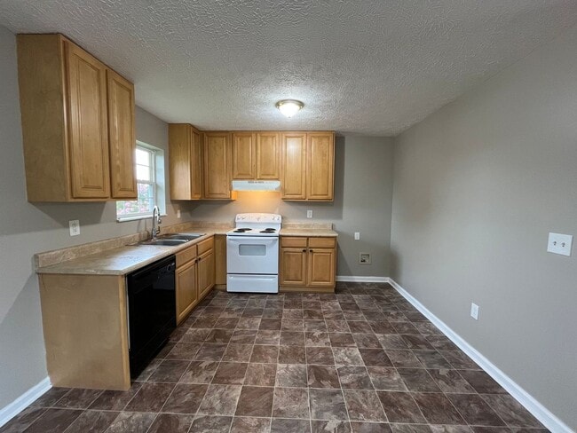 Building Photo - 3 bedroom, 2 bathroom house located in New...