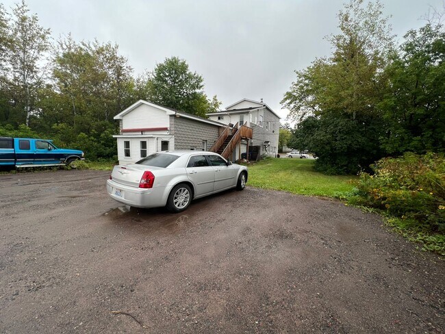 Building Photo - AVAILABLE SEPTEMBER - 1 BED 1 BATH