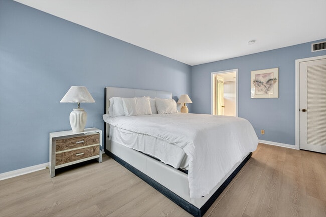 Building Photo - 6 Concourse Dr